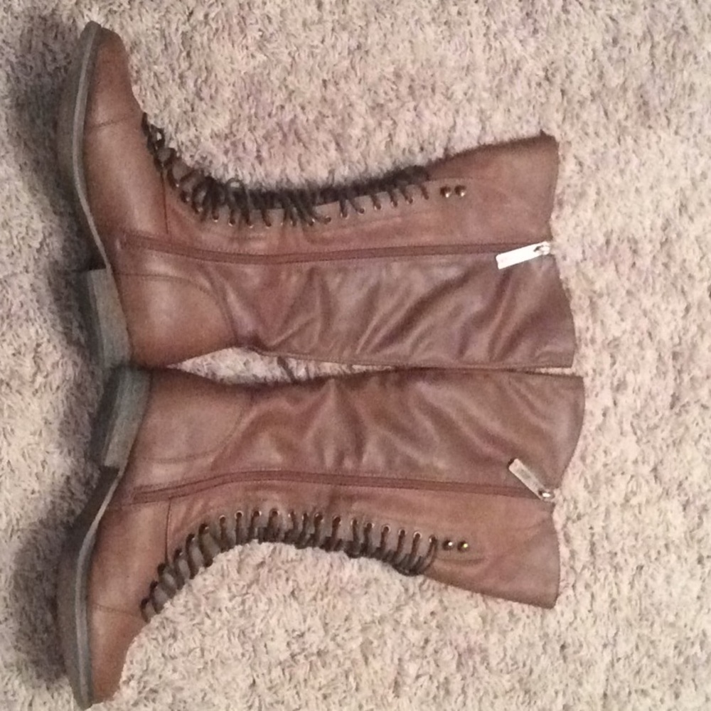 Boots - Picture 3 of 4